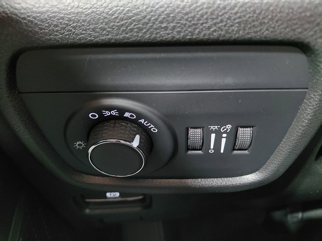 Certified 2025 Jeep Grand Cherokee Altitude AWD/4WD image 36