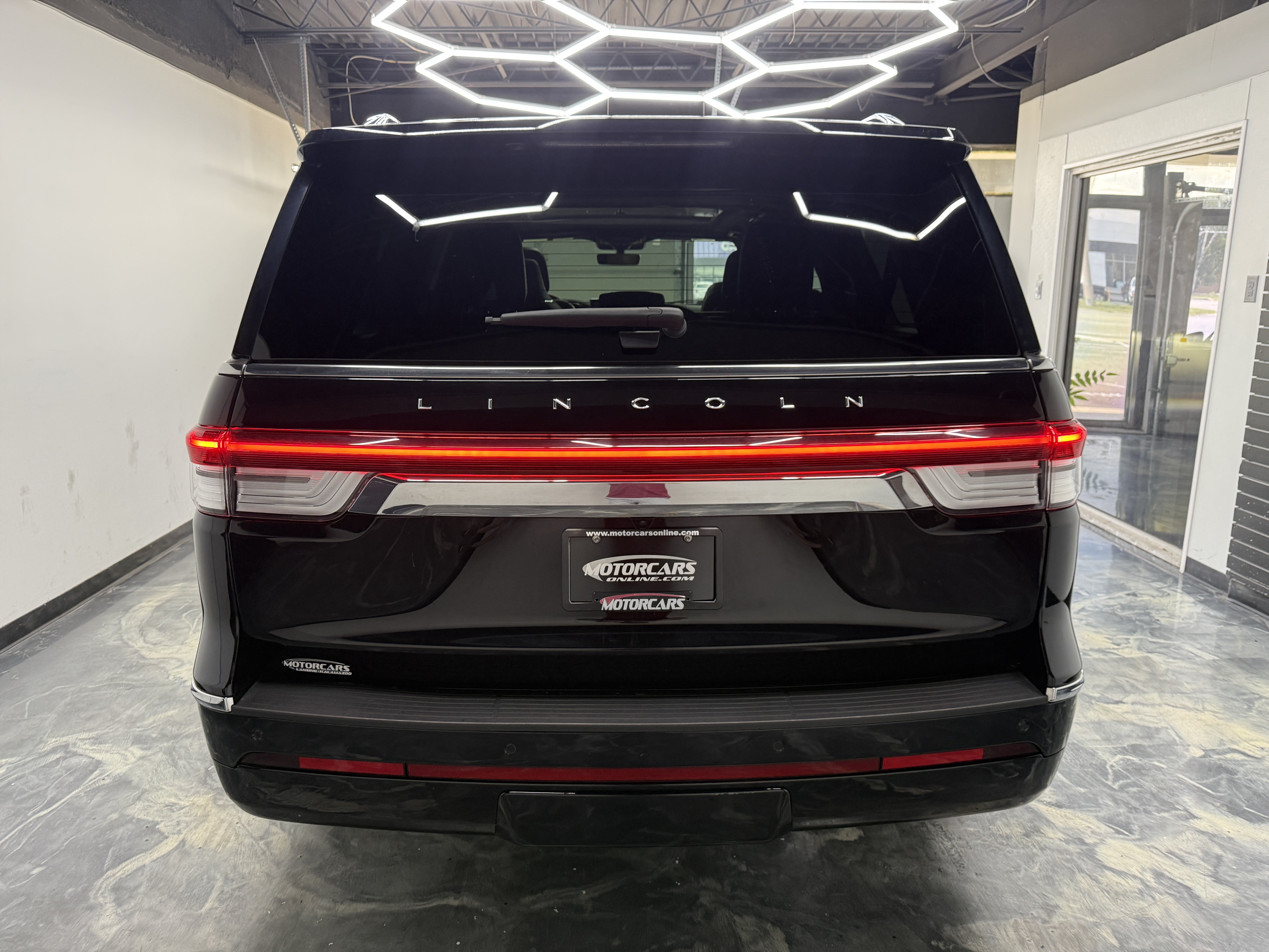 Used 2023 Lincoln Navigator L Reserve w/ Equipment Group 201A AWD/4WD image 4