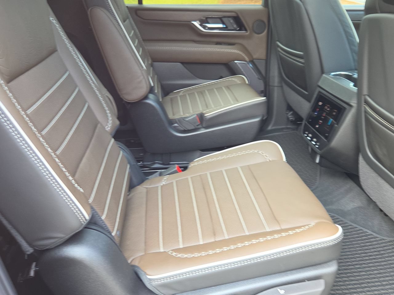 New 2026 GMC Yukon XL Denali Ultimate AWD/4WD image 28