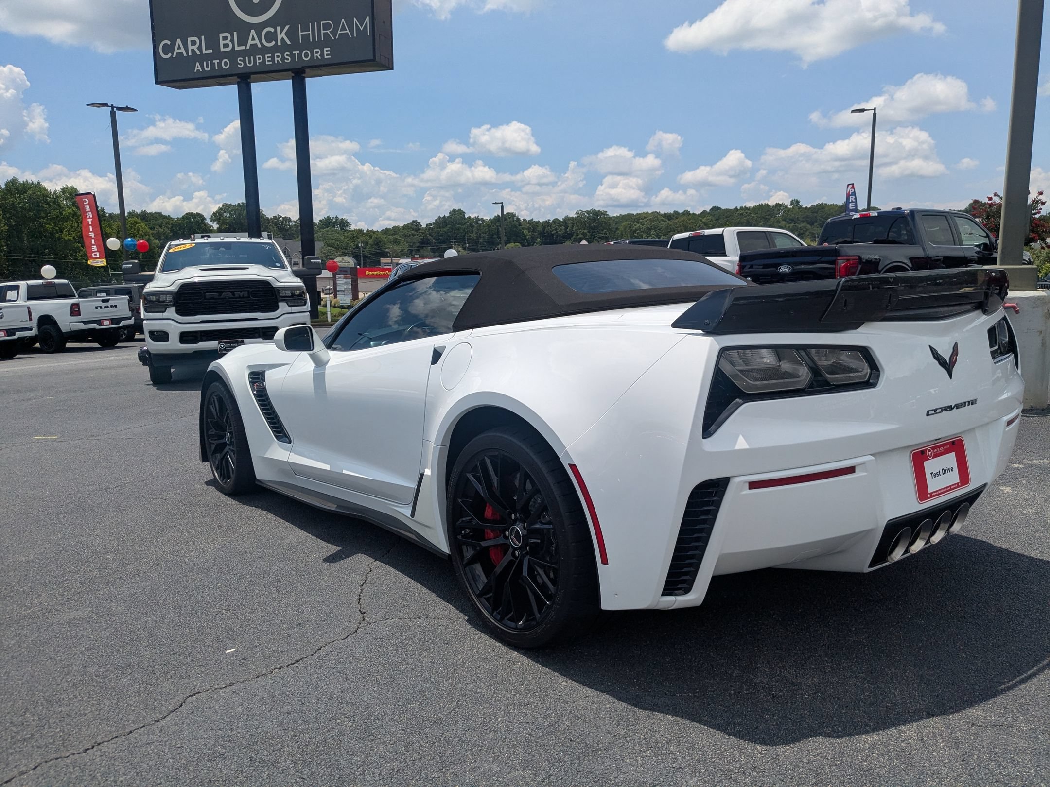 Used 2015 Chevrolet Corvette Z06 w/ 3LZ Preferred Equipment Group RWD image 7