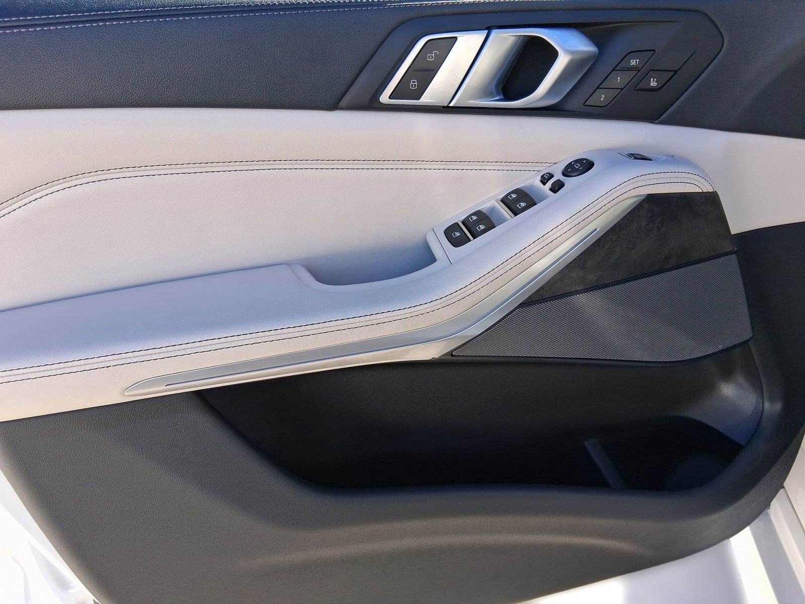 Used 2021 BMW X5 xDrive40i w/ M Sport Package image 12