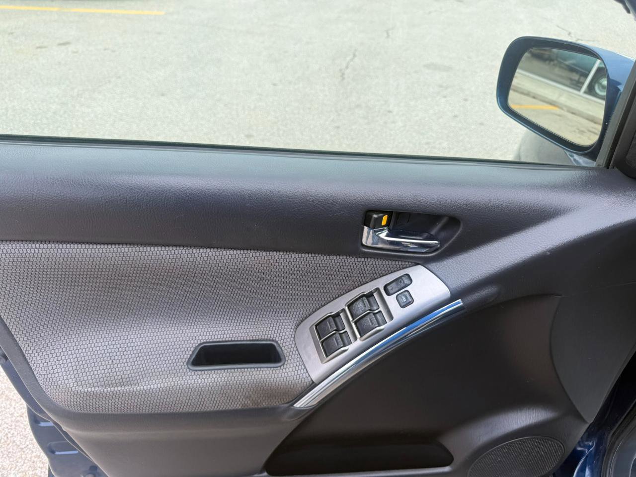 Used 2005 Toyota Matrix FWD image 6