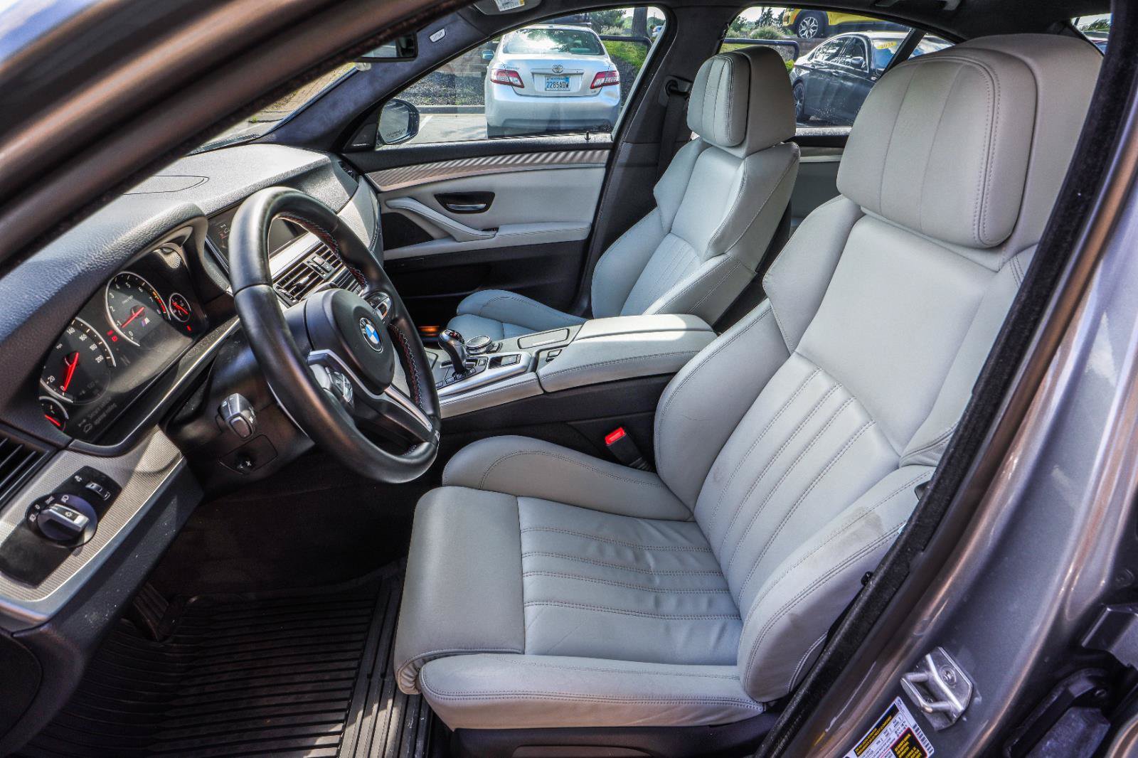 Used 2015 BMW M5 RWD image 39