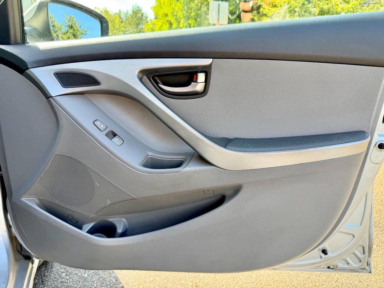 Used 2012 Hyundai Elantra GLS image 39