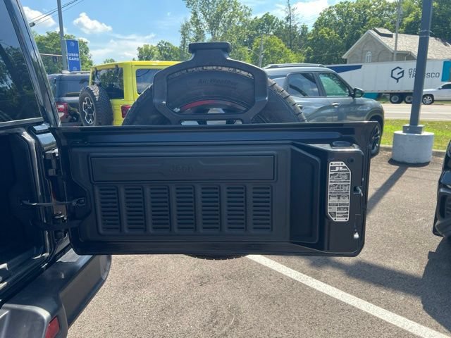 Used 2025 Jeep Wrangler Unlimited Sahara AWD/4WD image 23