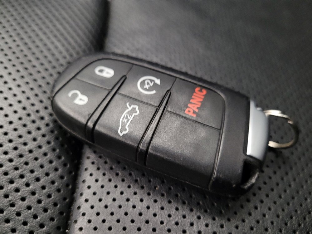 Used 2017 Chrysler 300 C image 32