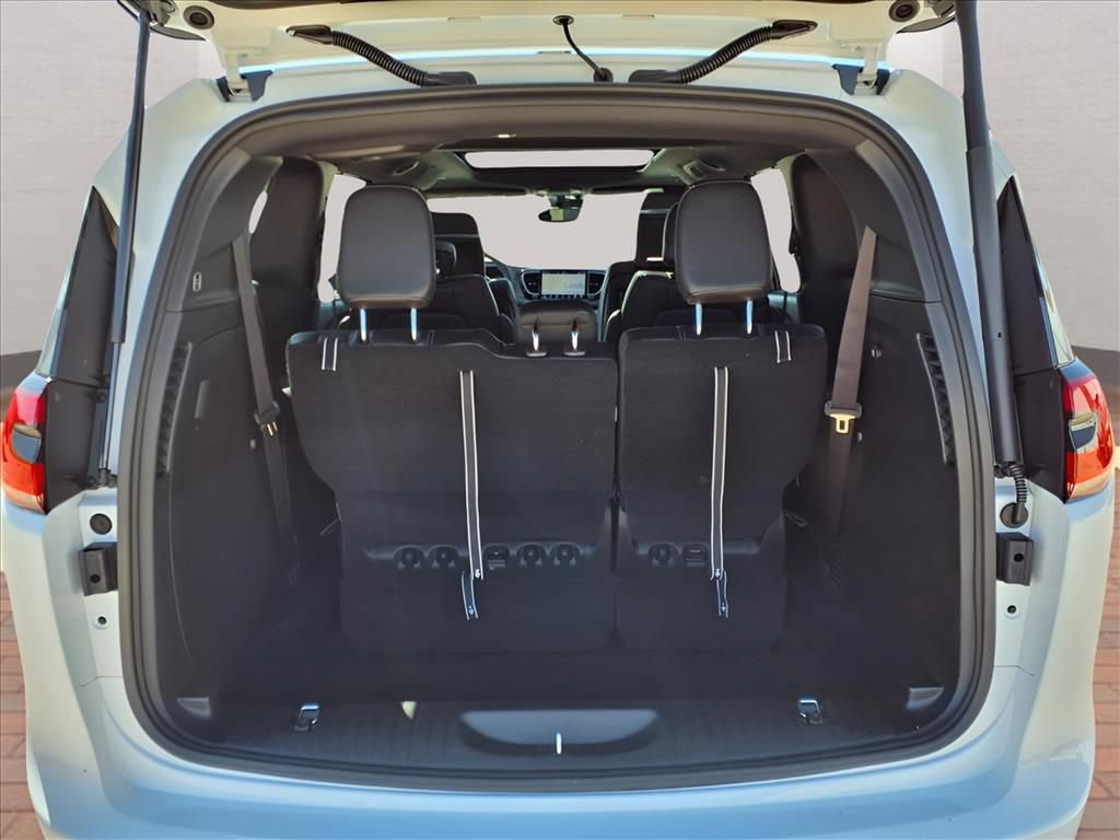 New 2026 Chrysler Pacifica Select FWD image 25