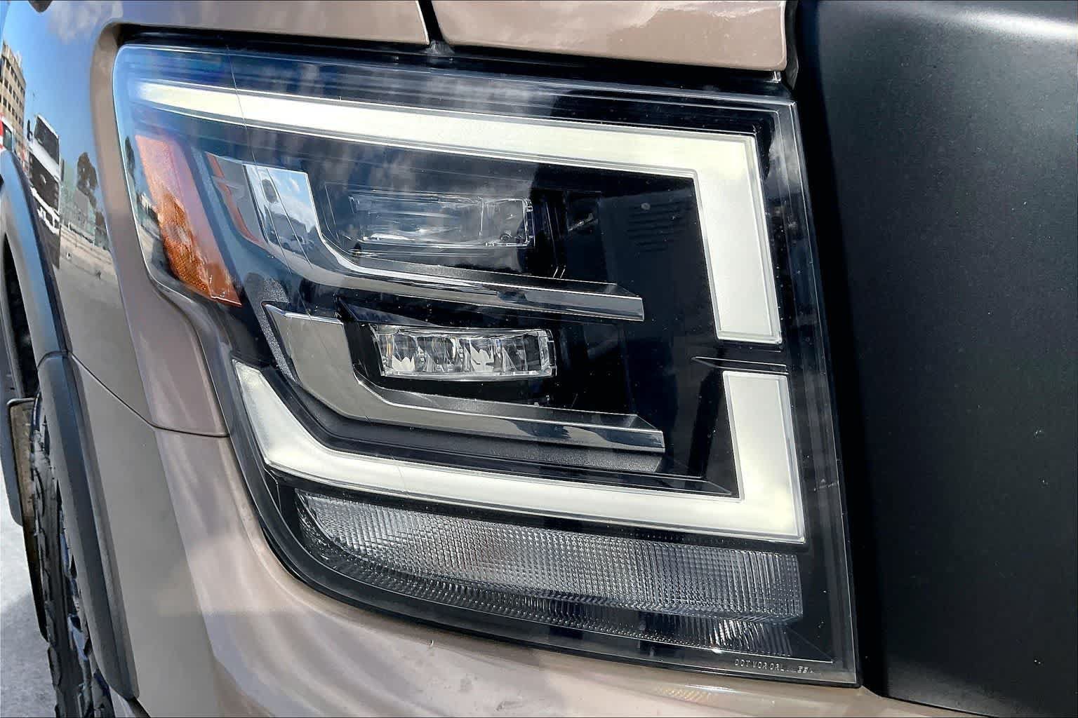 Used 2021 Nissan Titan PRO-4X w/ Pro-4x Convenience Package AWD/4WD image 31