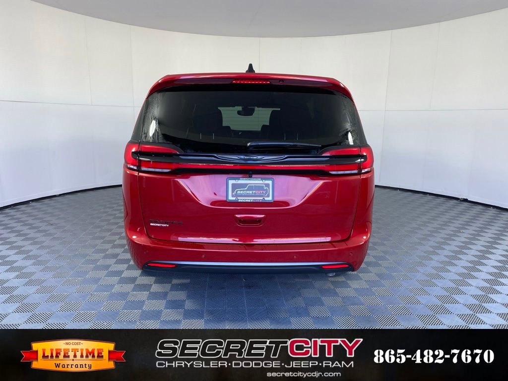 New 2026 Chrysler Pacifica Select image 6