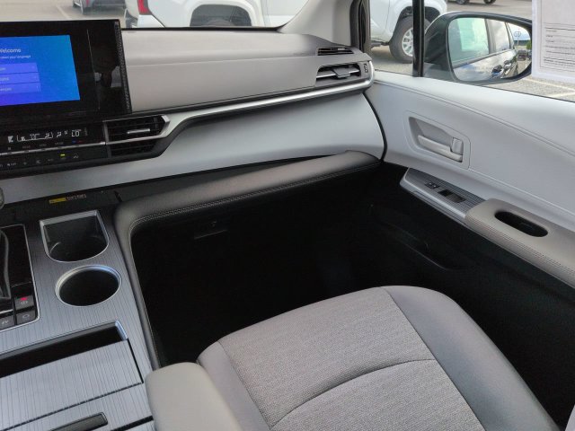 Certified 2025 Toyota Sienna LE w/ LE Plus Package AWD/4WD image 17