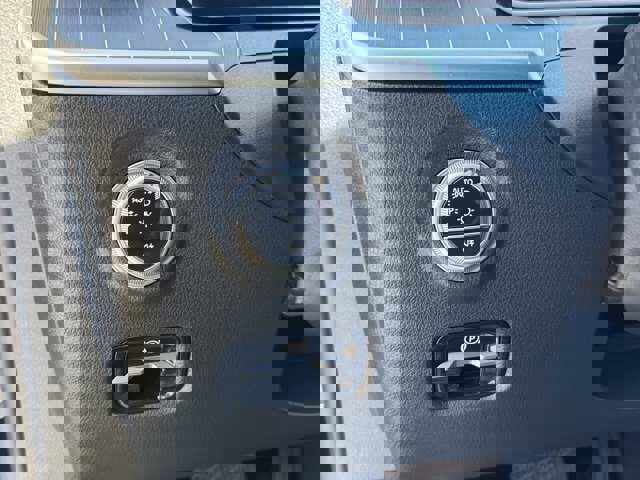 Used 2025 Mercedes-Benz C 300 Sedan image 18