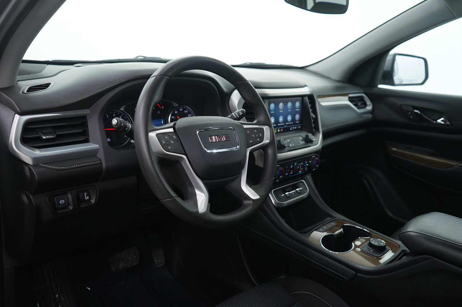 Used 2023 GMC Acadia SLE image 18