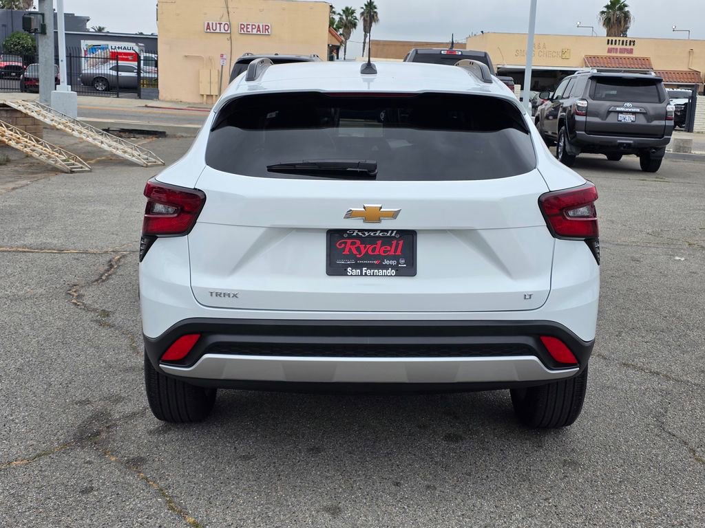 Used 2026 Chevrolet Trax LT FWD image 6