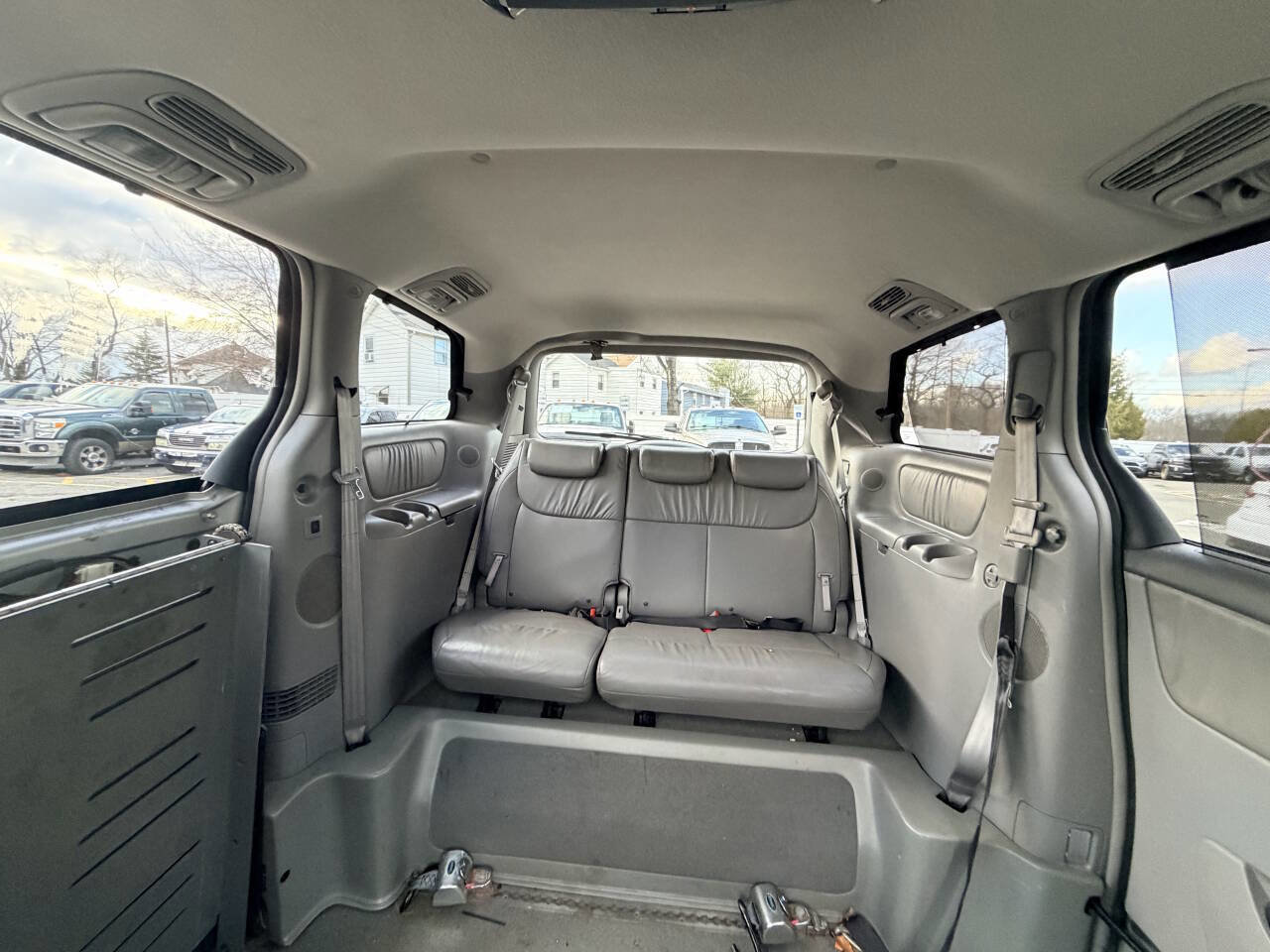 Used 2010 Toyota Sienna XLE Limited image 38