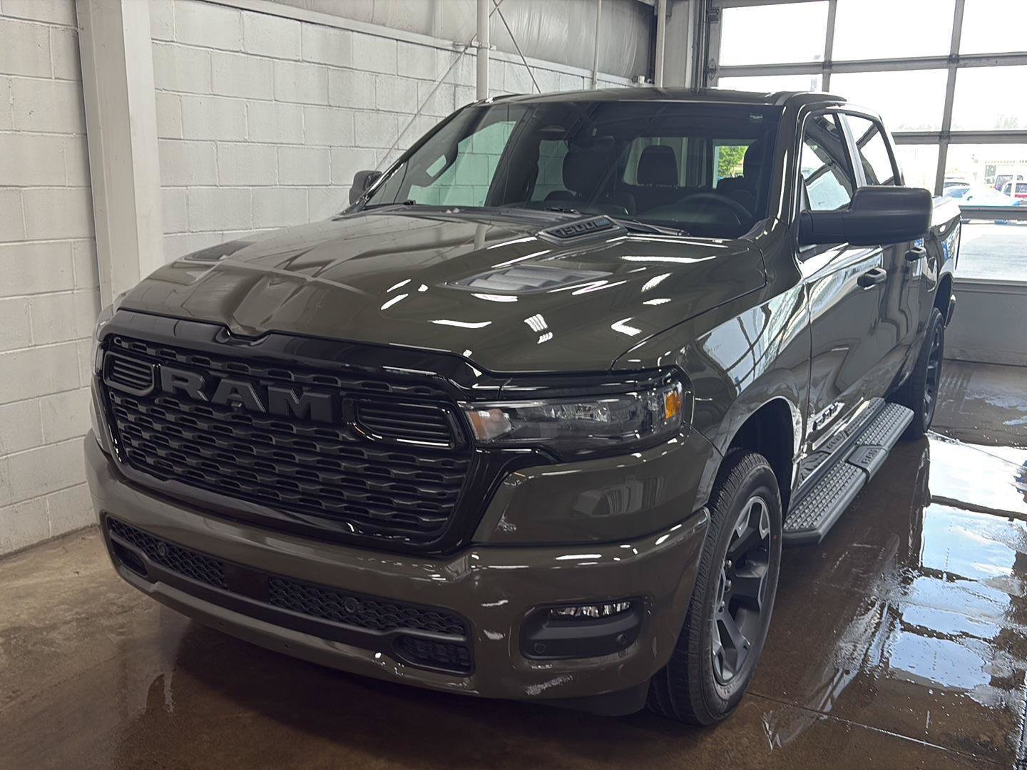 New 2026 RAM 1500 Express AWD/4WD image 39
