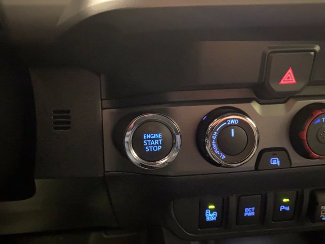 Used 2022 Toyota Tacoma TRD Off-Road w/ Technology Package AWD/4WD image 15
