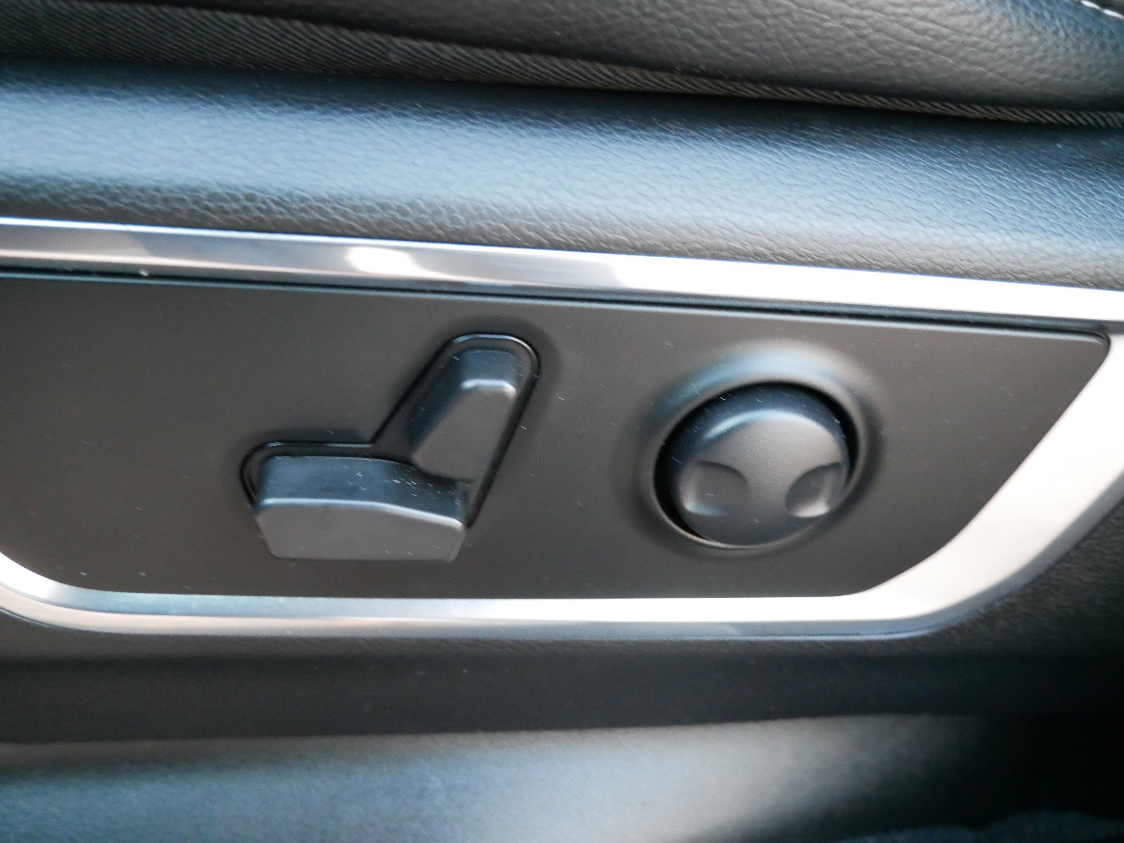 Used 2025 RAM 1500 Laramie image 16