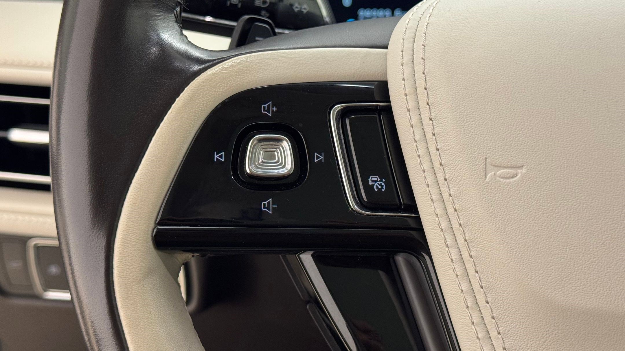 Used 2023 Lincoln Aviator Black Label w/ Dynamic Handling Package image 43