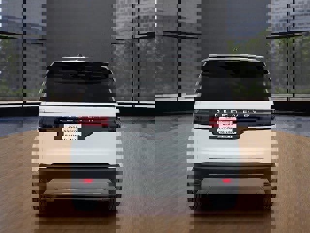 Used 2024 Land Rover Discovery S image 4
