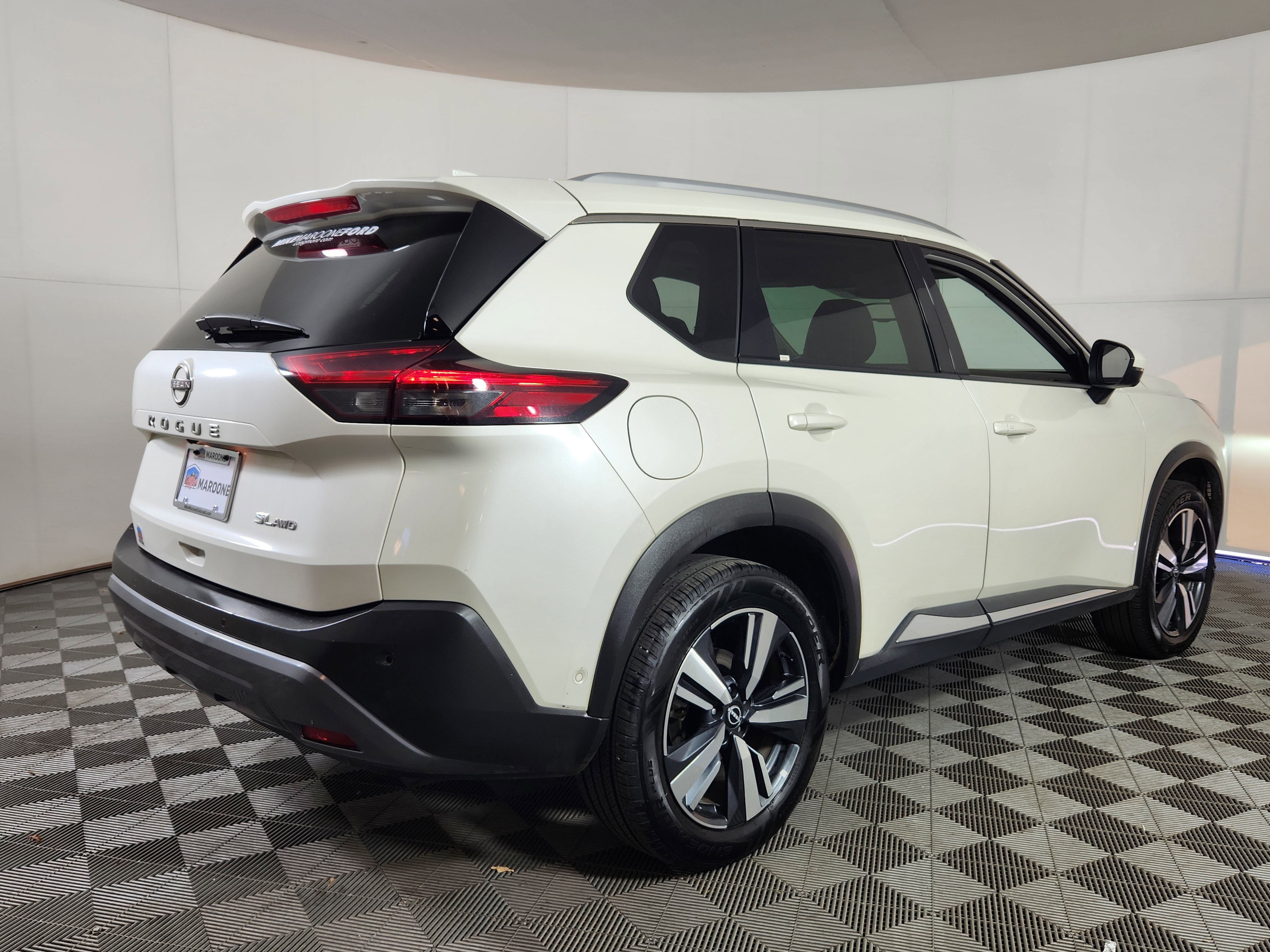 Used 2023 Nissan Rogue SL w/ SL Premium Package image 7