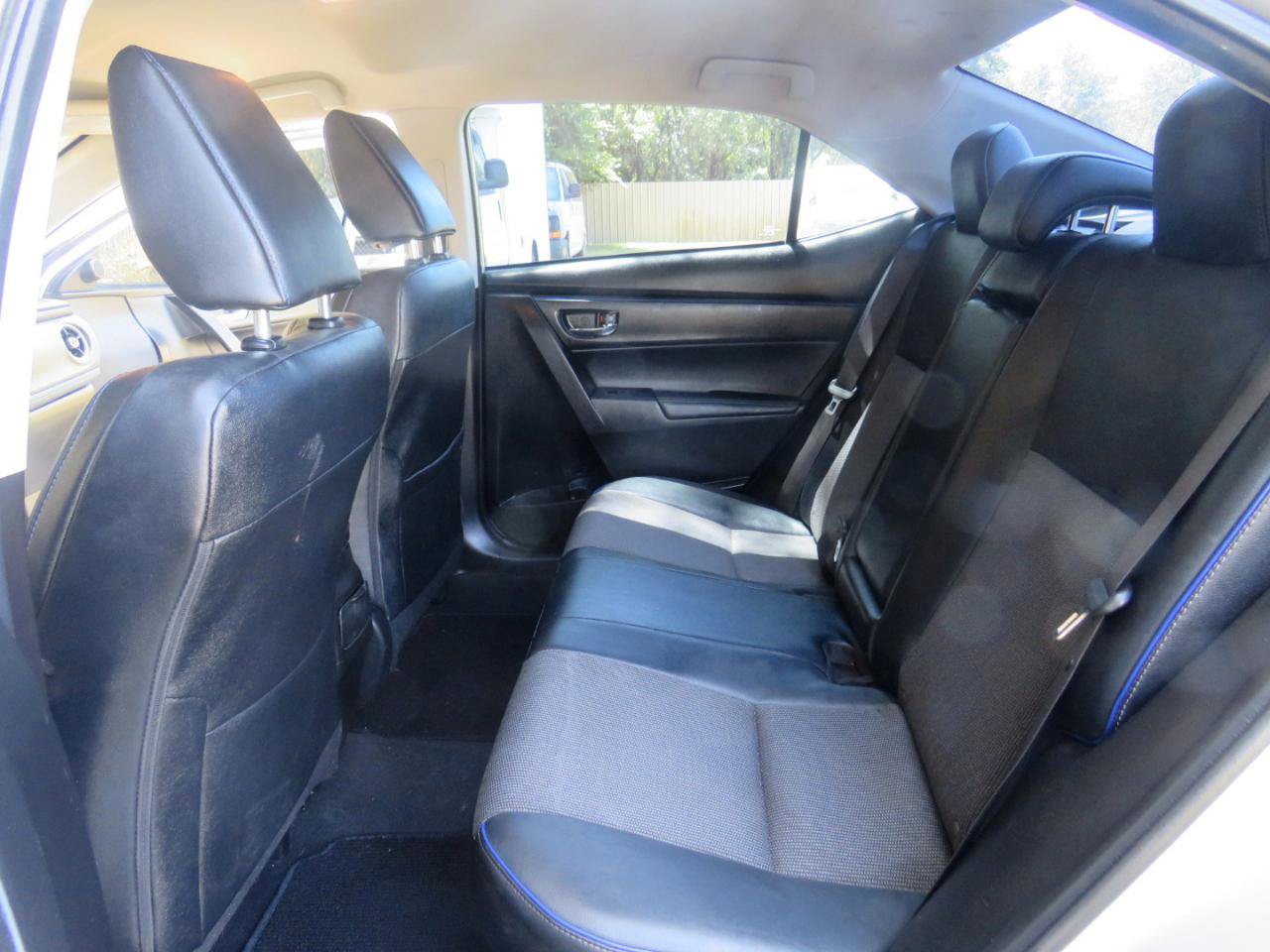 Used 2017 Toyota Corolla SE FWD image 21