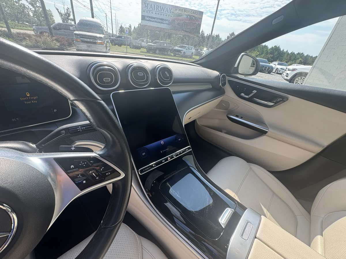 Used 2025 Mercedes-Benz C 300 Sedan image 17