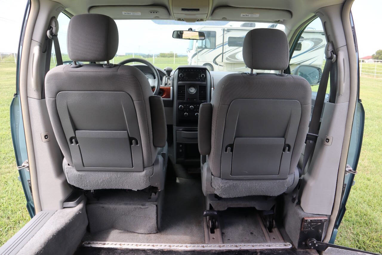 Used 2008 Chrysler Town & Country Touring image 24