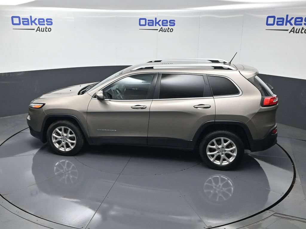 Used 2017 Jeep Cherokee Latitude w/ Cold Weather Group FWD image 45