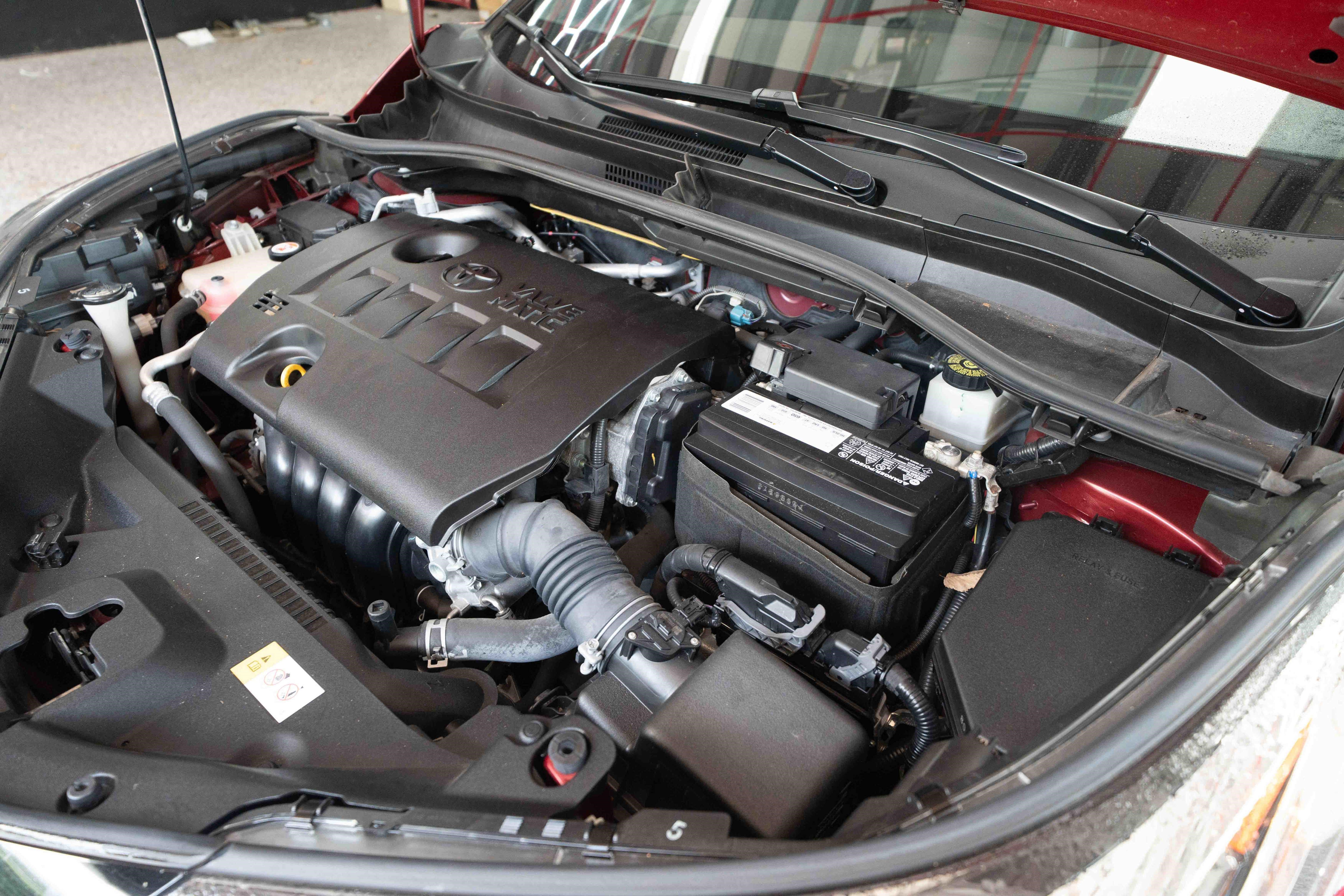 Used 2019 Toyota C-HR Limited FWD image 33