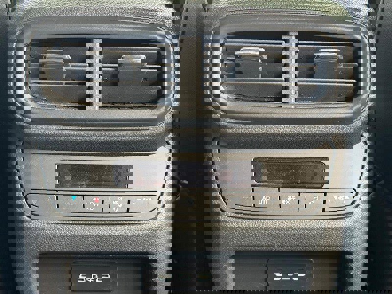 Used 2025 Honda Pilot Touring image 17