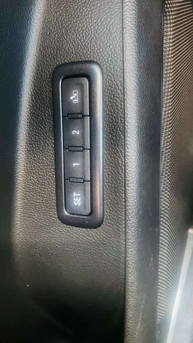 Used 2018 Chevrolet Suburban LT AWD/4WD image 14