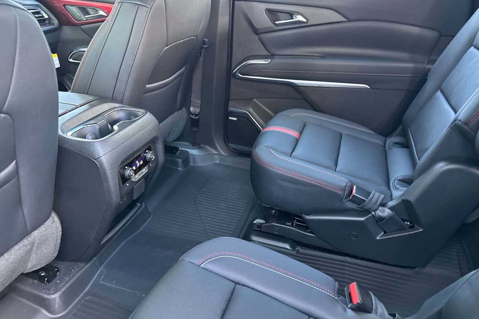 New 2026 Chevrolet Traverse RS w/ LPO, Floor Liner Package AWD/4WD image 11