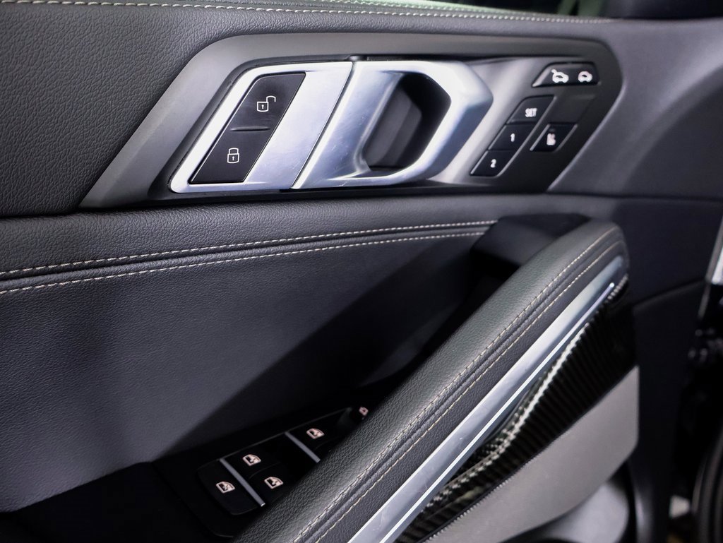 Used 2021 BMW X6 M50i image 21