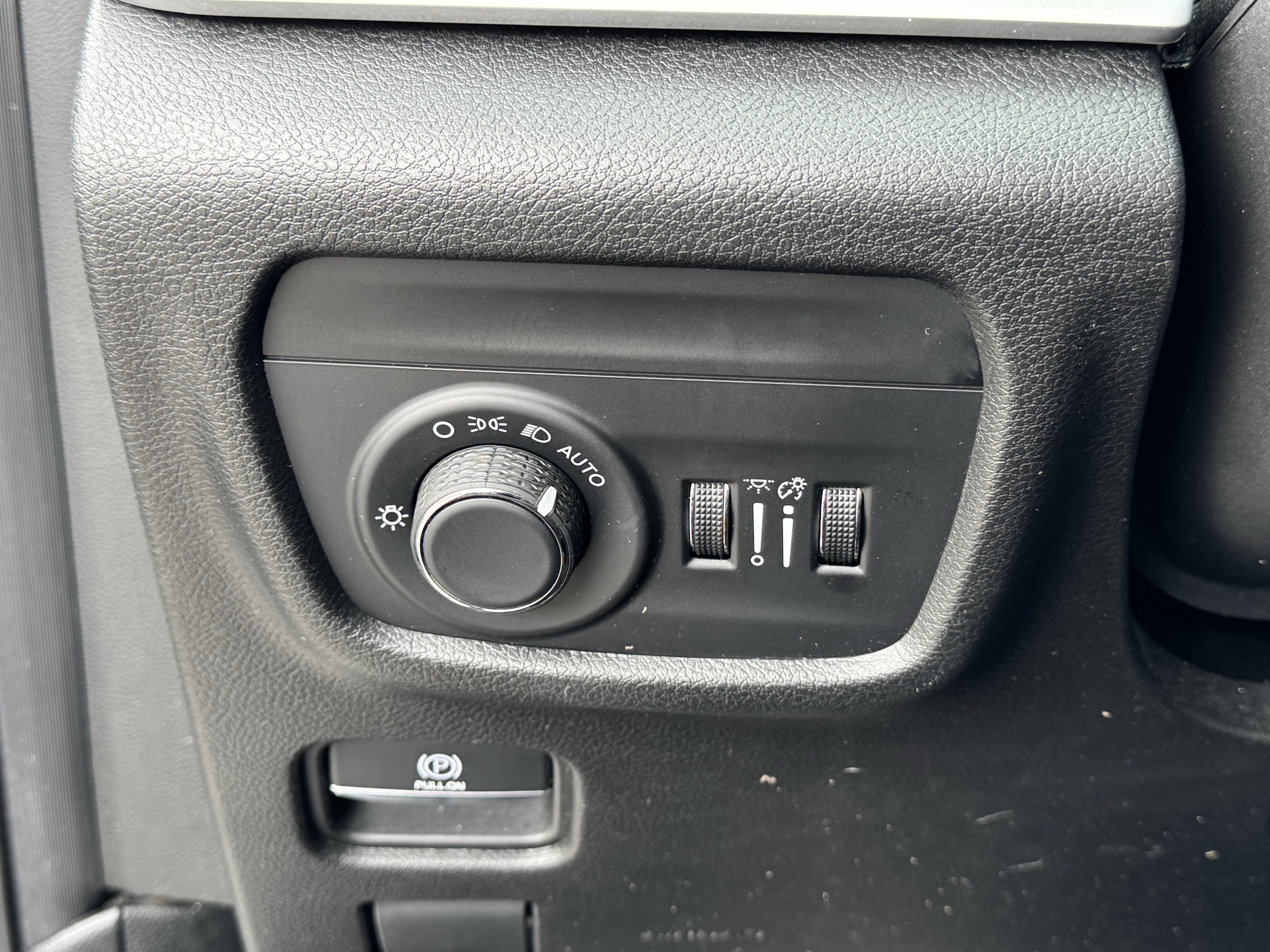 Used 2023 Jeep Grand Cherokee Altitude image 28