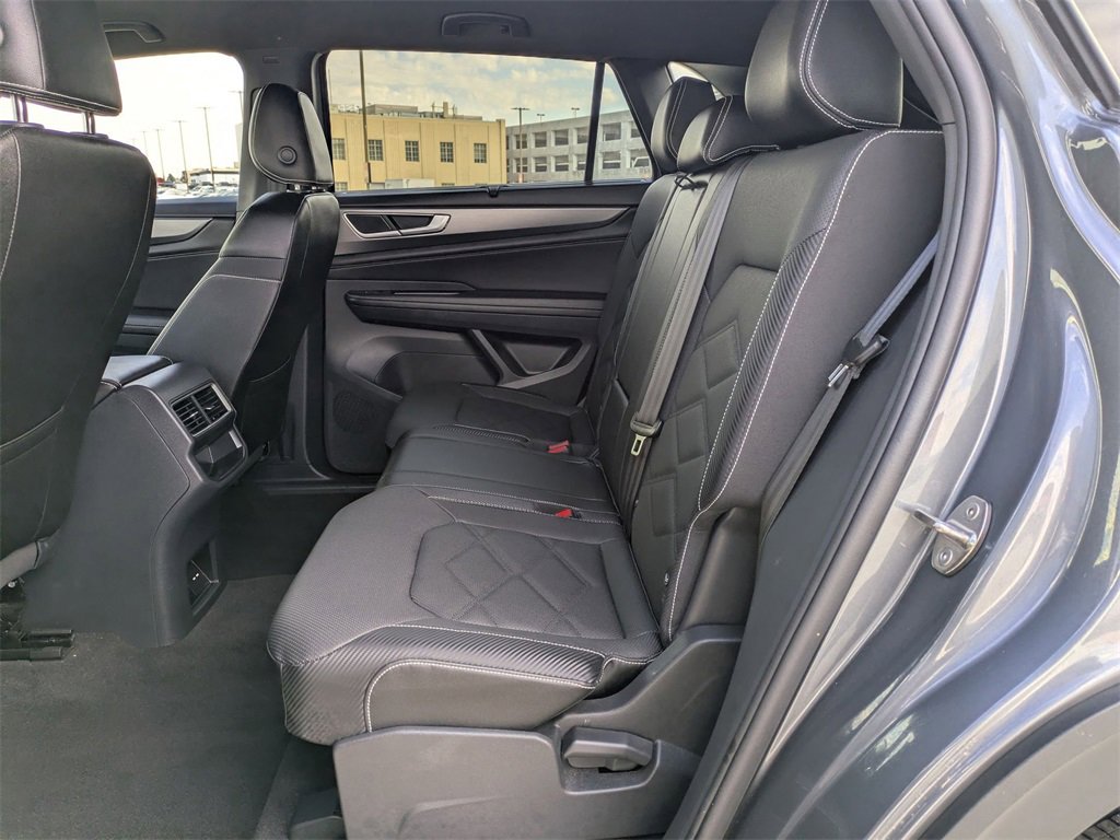 Used 2025 Volkswagen Atlas Cross Sport SE image 29