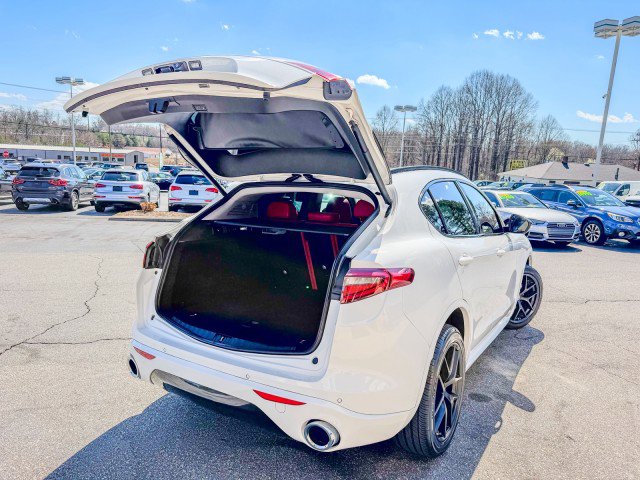 Used 2021 Alfa Romeo Stelvio Ti w/ Nero Edizione image 13