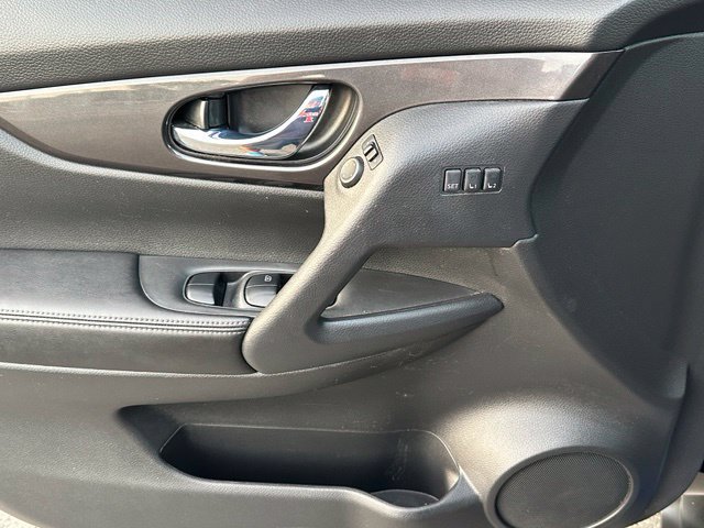 Used 2020 Nissan Rogue SV w/ Sun & Sound Touring Package AWD/4WD image 17