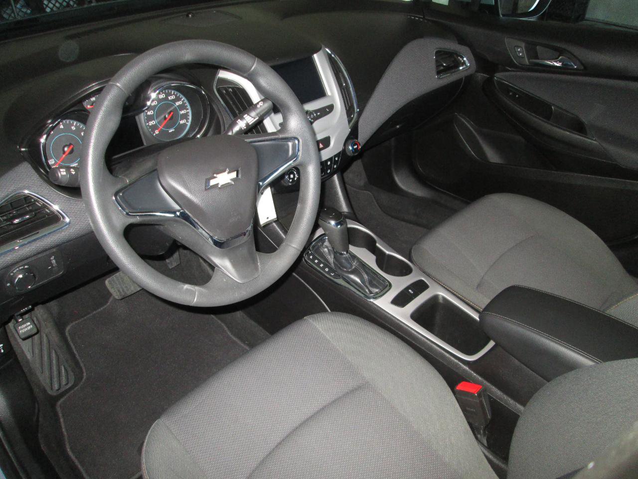 Used 2018 Chevrolet Cruze LS image 18