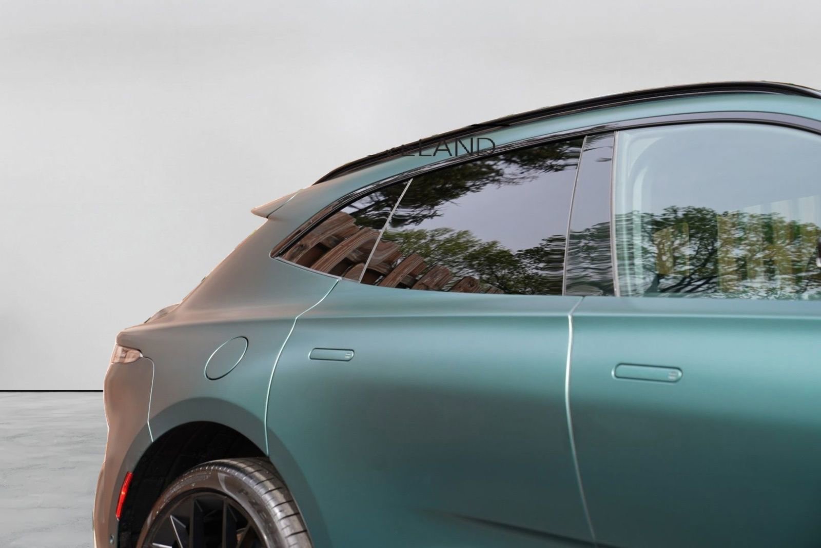 Used 2025 Aston Martin DBX 707 AWD/4WD image 30