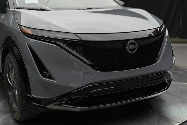 New 2025 Nissan Ariya Platinum image 3