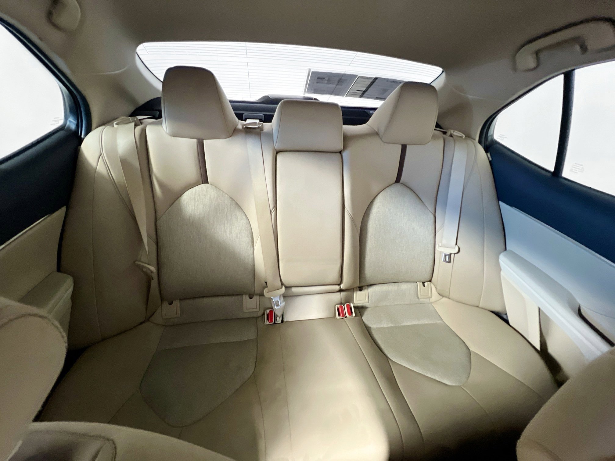 Used 2018 Toyota Camry LE image 32