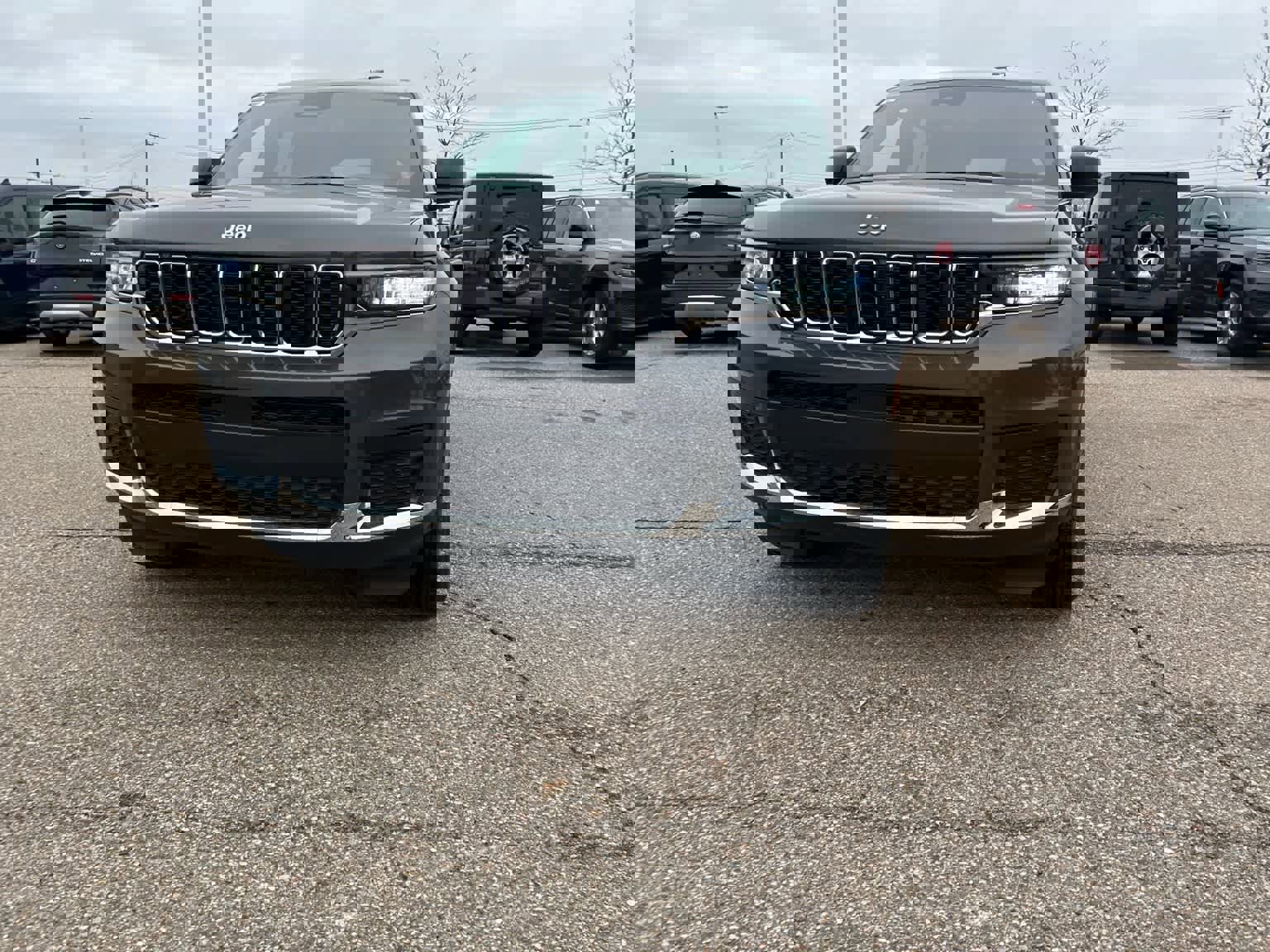 Certified 2024 Jeep Grand Cherokee L Laredo image 4