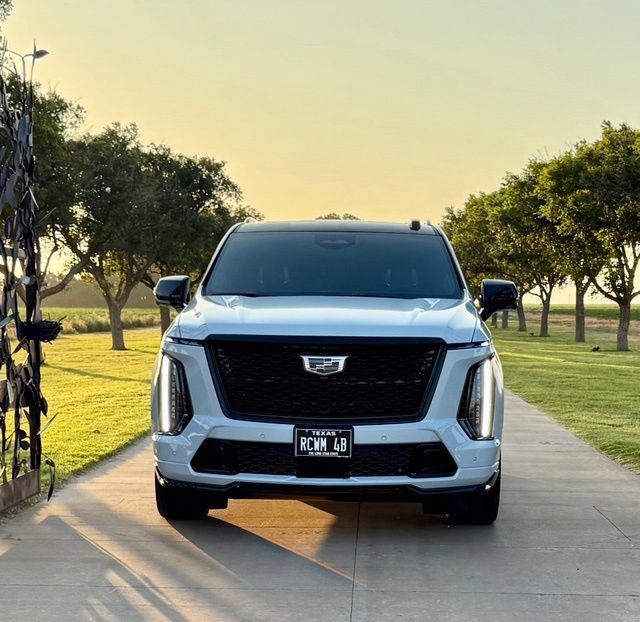 Used 2026 Cadillac Escalade V w/ LPO, ONYX Package AWD/4WD image 5
