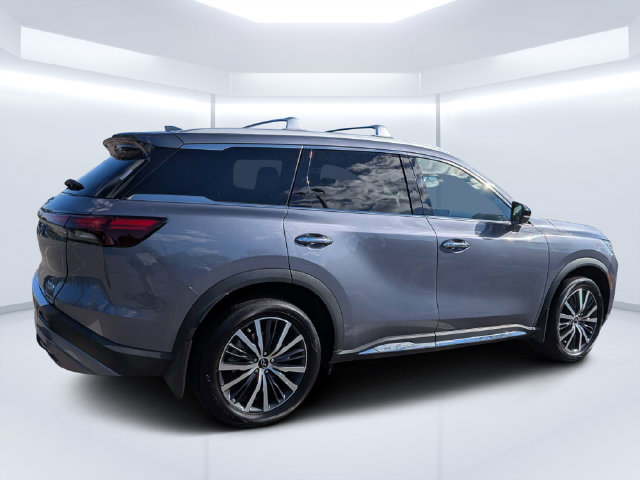 Used 2023 INFINITI QX60 Sensory w/ Vision Package AWD/4WD image 3