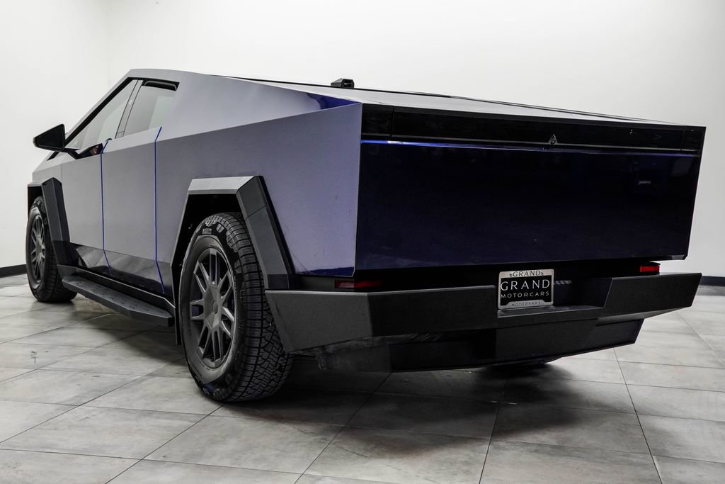 Used 2025 Tesla Cybertruck AWD Crew Cab image 11