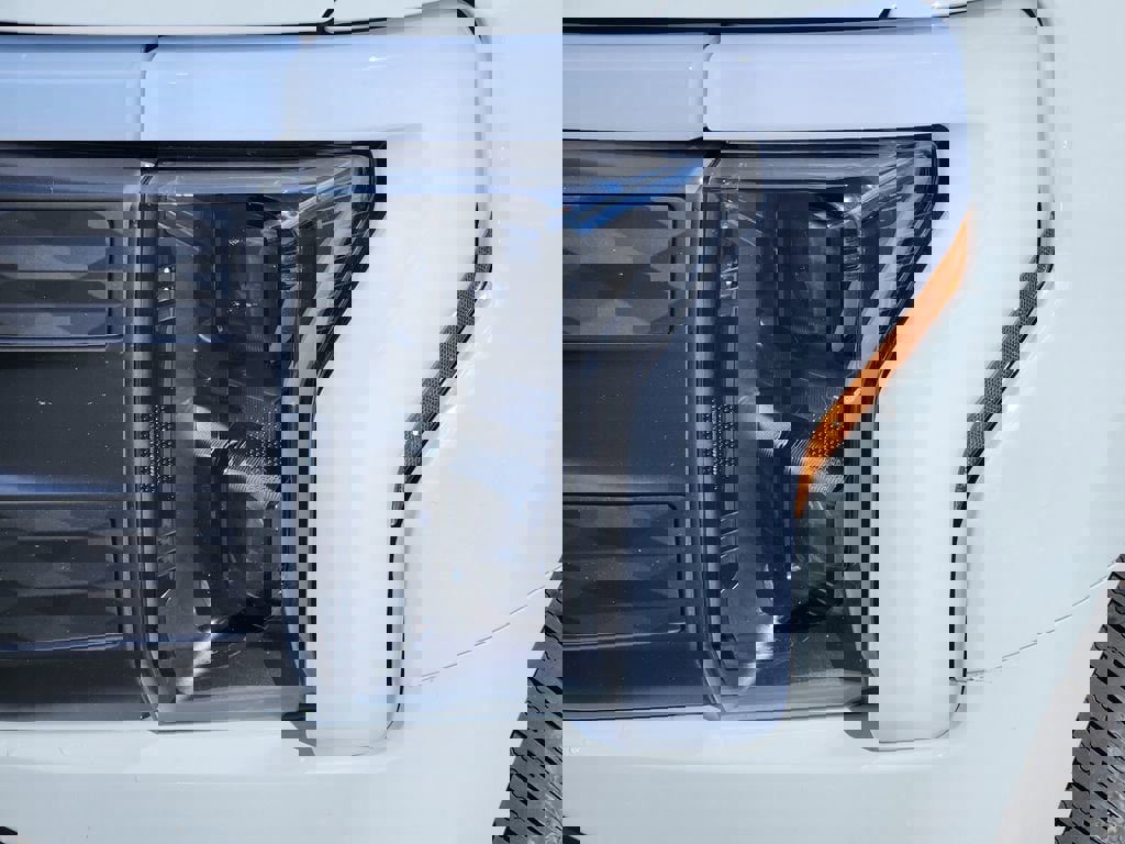 Used 2023 Ford F150 Lightning Lariat image 6