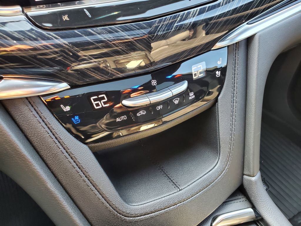 Certified 2023 Cadillac XT6 Premium Luxury w/ LPO, Floor Liner Package AWD/4WD image 27