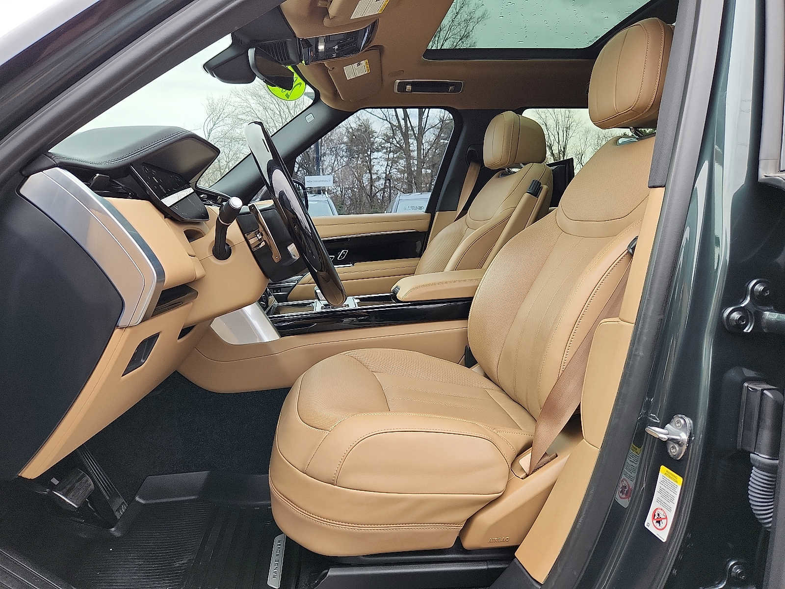 Used 2024 Land Rover Range Rover Long Wheelbase SE image 13