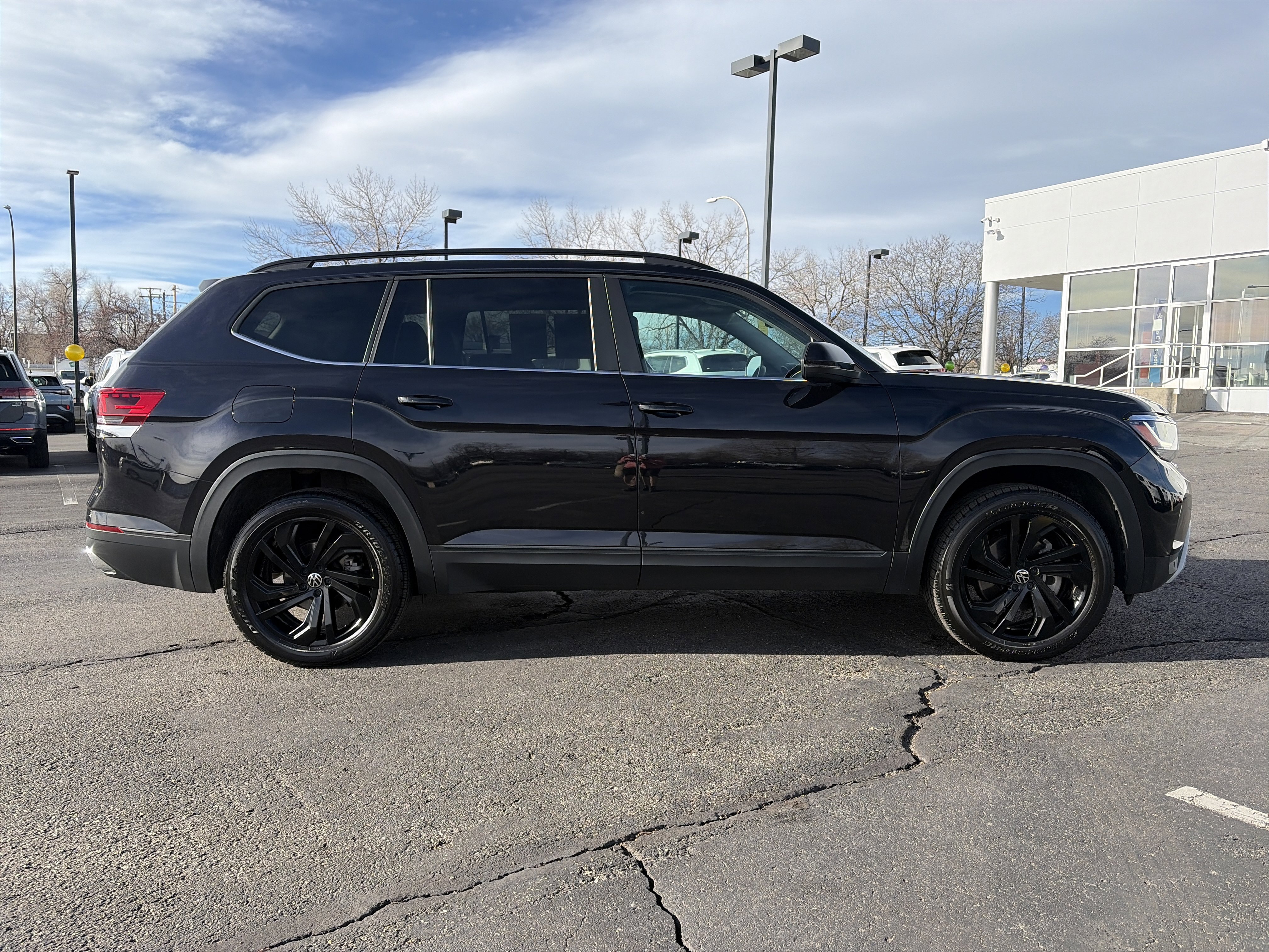 Used 2023 Volkswagen Atlas SE w/ Panoramic Sunroof Package image 4