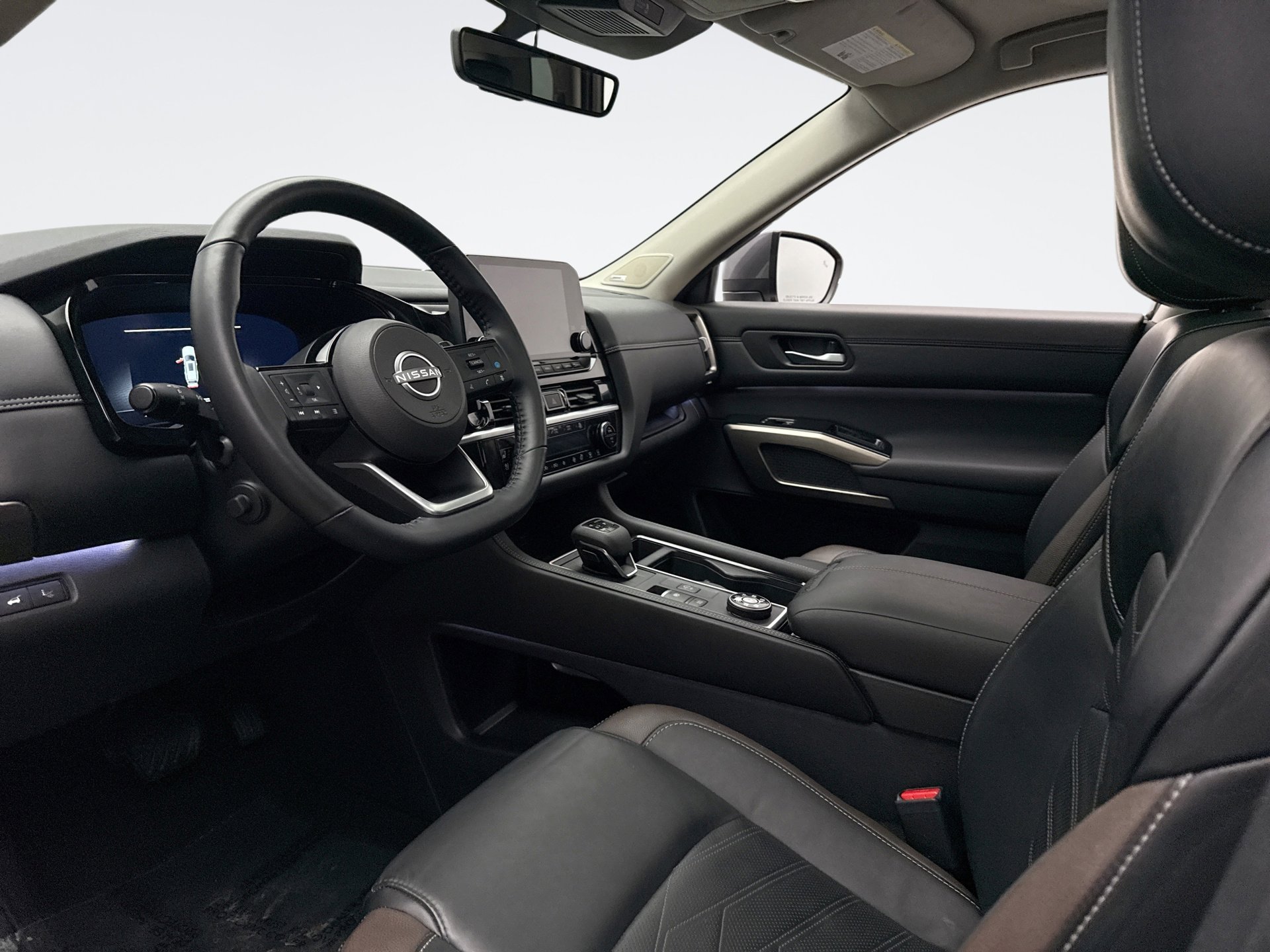 Used 2025 Nissan Pathfinder Platinum w/ Cargo Package image 10